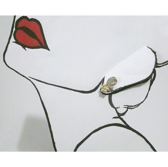 Vintage rhinestone/pearl bow screwback earrings - Picture 1 of 6